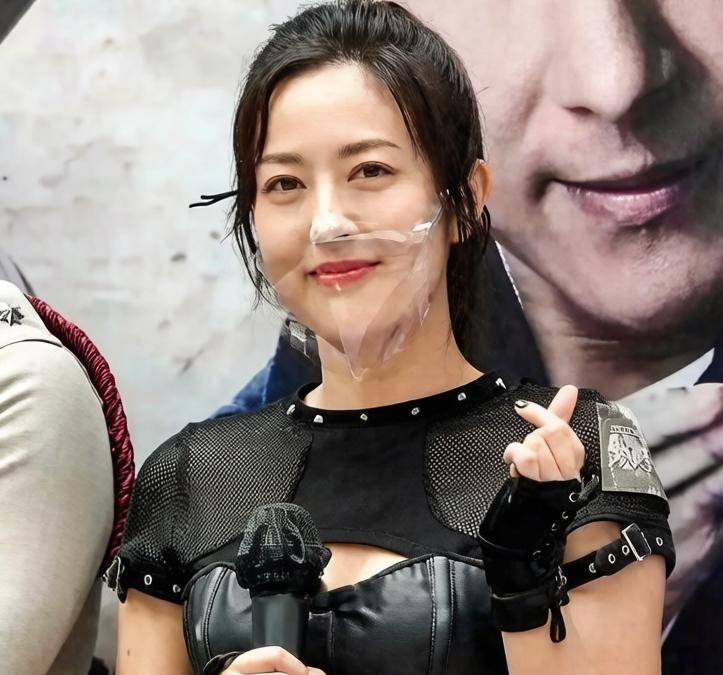 凡是花容月貌，闭月羞花，沉鱼落雁，倾国倾城的美女都喜欢这种口罩？