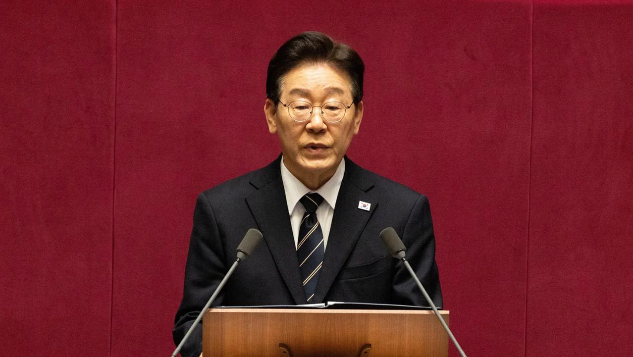 韩国对泽连斯基泄露朝鲜战俘信息表示失望
 

据《韩国时报》援引韩国总统李在明在