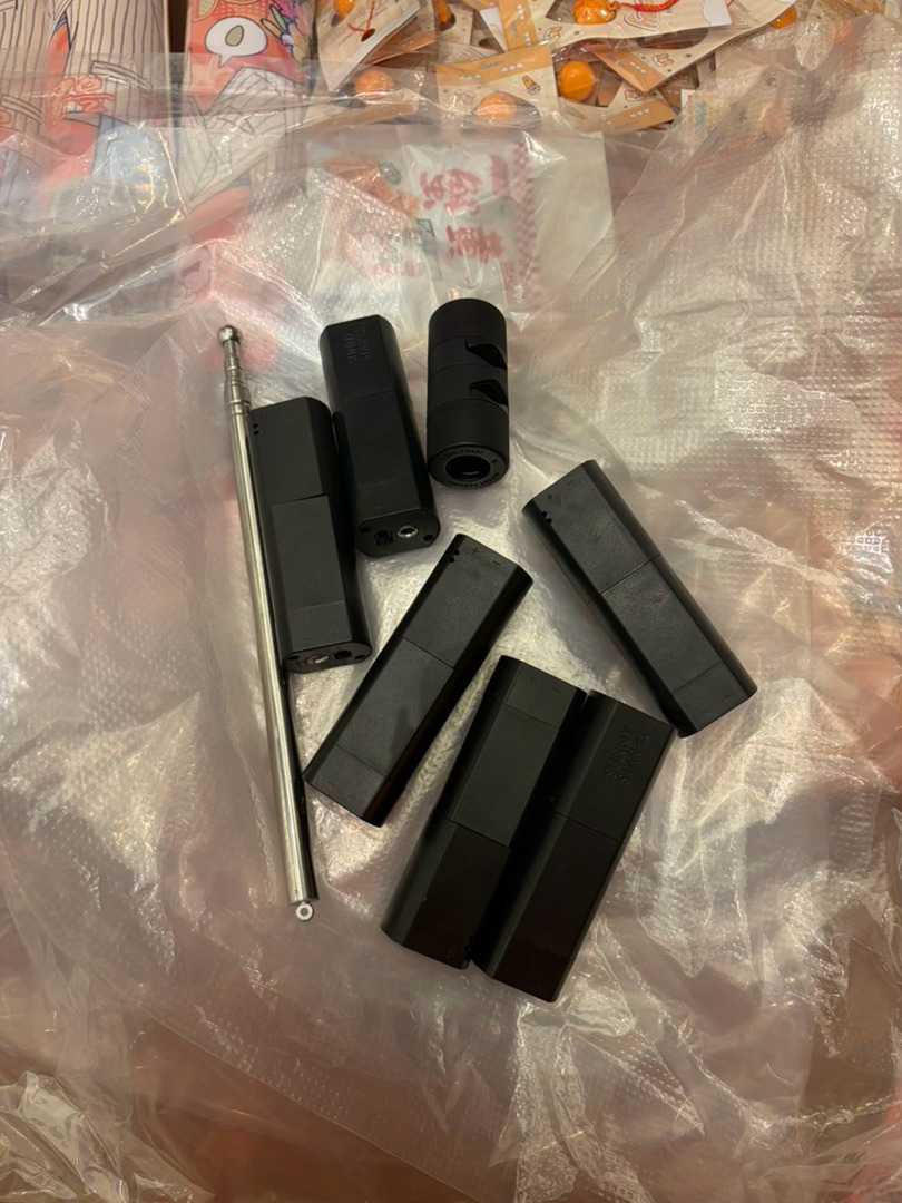 我这里还有多一个伸缩杆，6个电池盒，一个转换器，需要的来包店找我 ​​​
