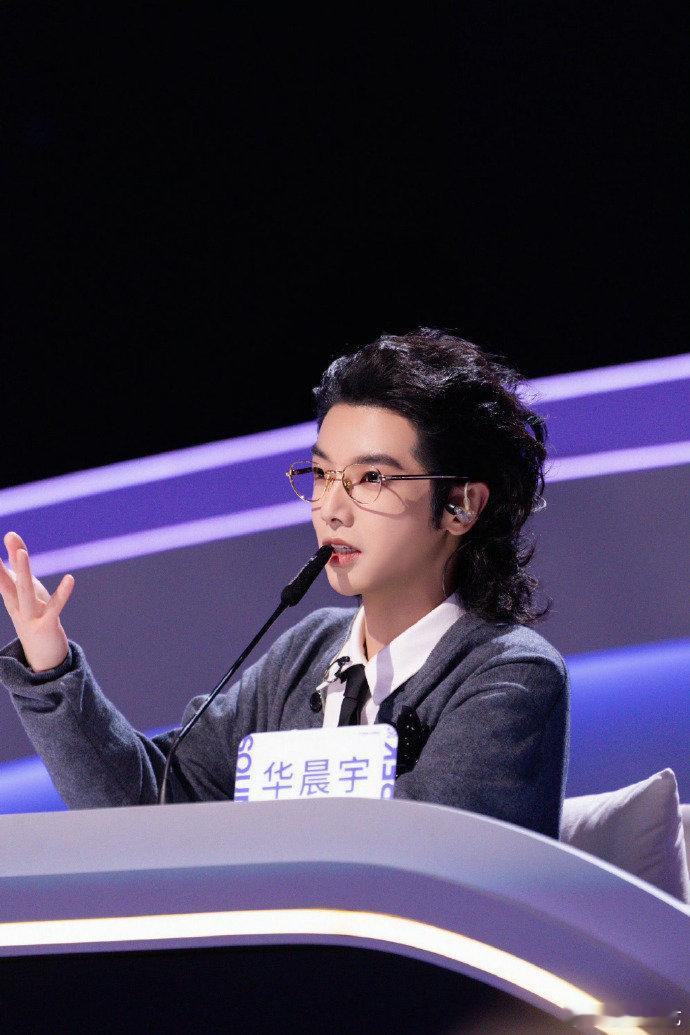 花花内心OS：忍住不锐评，但0分必须一人一个！这手比0的动作藏不住对专业的较真～