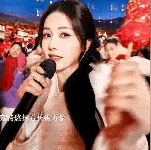 跨年晚会高清镜头下的女明星，杨幂妆花了，黄圣依脸凹，娜扎太瘦，三位女明星你们更喜