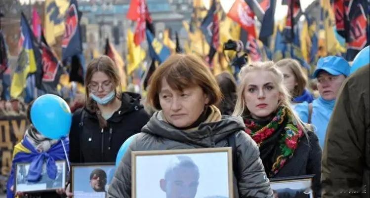 乌克兰人民值得同情吗？当年走上街头游行的是他们；选演员当总统的也是他们；开打之后