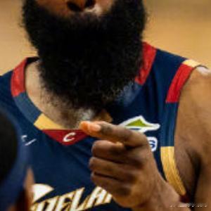 5月10日，NBA季后赛次轮G3骑士回到主场对阵活塞，骑士在米切尔引领下，在下半