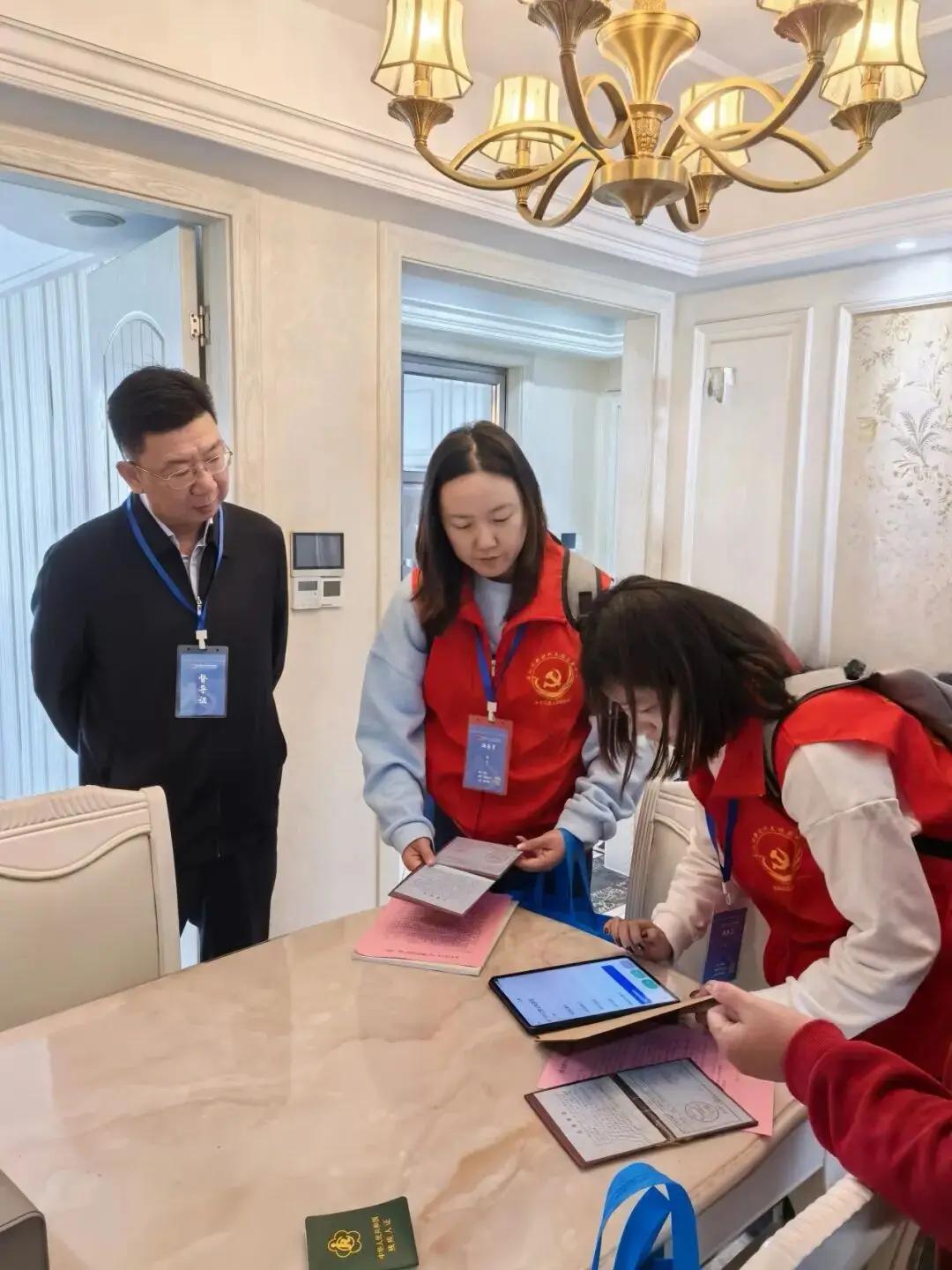 根据国家统计局公告，2025年全国1%人口抽样调查入户登记工作已于11月1日正式