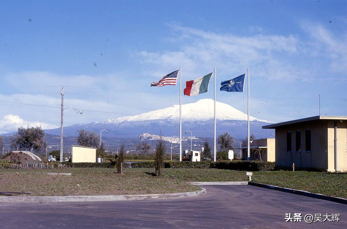 意大利人给特朗普亮了红

意大利拒绝美国攻击机在西西里岛的锡戈内拉空军基地（Si
