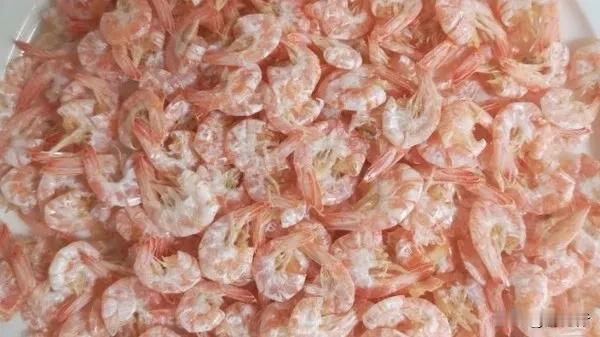 啥味型的饵鱼会抢着吃，啥味型的饵，鱼却慢条斯理地吃？
从钓饵味型上主要有两大类：