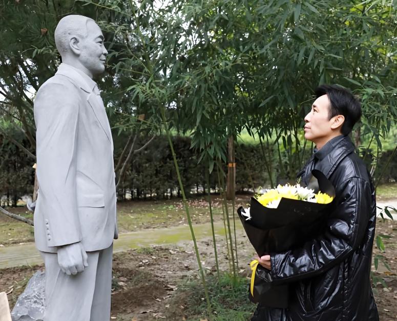 “若一去不回，便一去不回”
于和伟和剧组人员现身祭祀先烈

17日，国家安全宣传