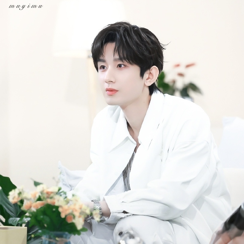 成毅成毅长安二十四计cy成毅谢淮安像破碎镜子的两片，映照出彼此残缺的完整成毅｜赴