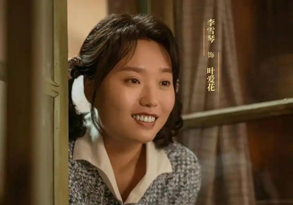 他选了那个带俩娃的寡妇，没选那个对他孩子好、条件也合适的姑娘。
全厂人都说他傻。