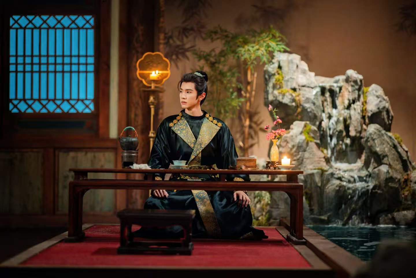 还好陈哲远演的是龙陈哲远误闯天家真正的主人 英寡这个人设稍微过一点就变油腻帝王，