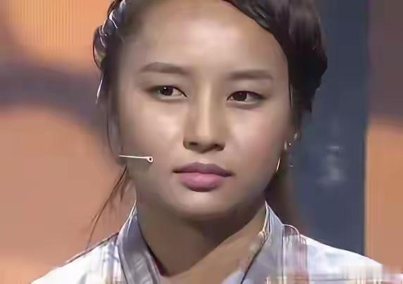 西藏女孩出生六个月，父母离异，把她丢给姑姑。姑姑实在养不起，把十岁的她送到北京。