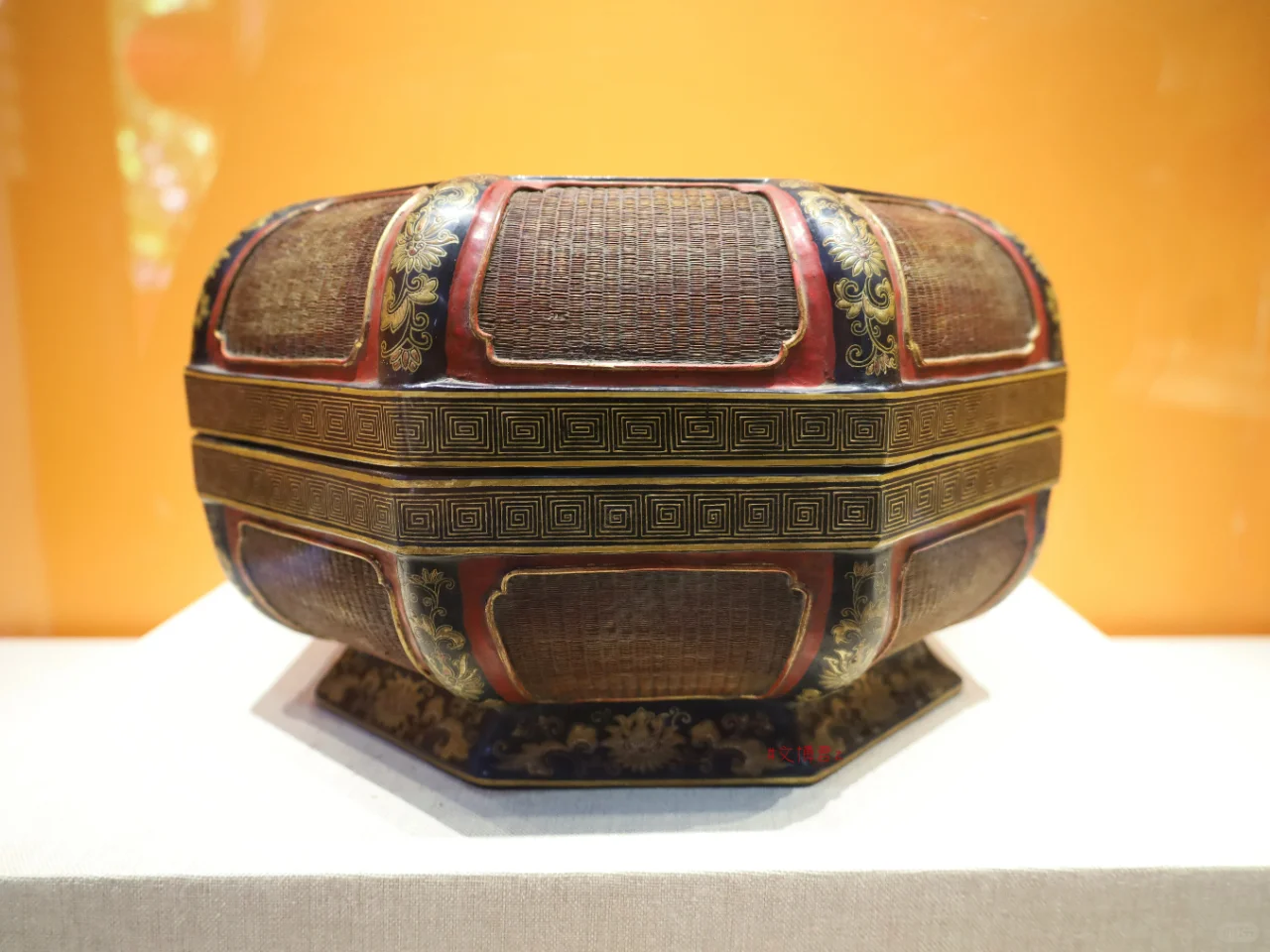 竹编漆器