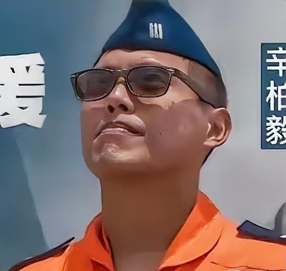 台退役将领张延廷7日在台媒节目中表示，台空军F-16V飞官辛柏毅处置非常正确，他