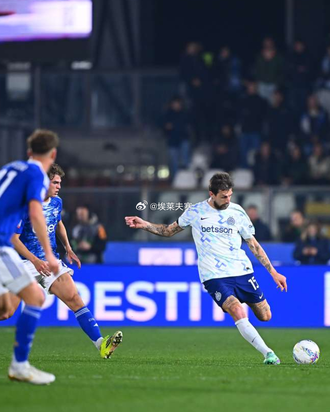 国际米兰科莫vs国际米兰 齐沃这场明显为米兰德比留力，大量轮换阵容且变阵3421