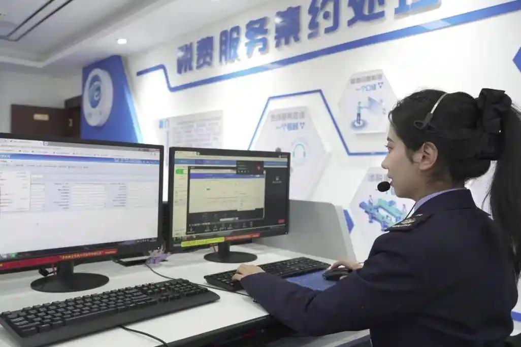 今天去杭州税务局大厅办事，当场被震撼到了！原本以为政务大厅工作人员都是中年骨干，