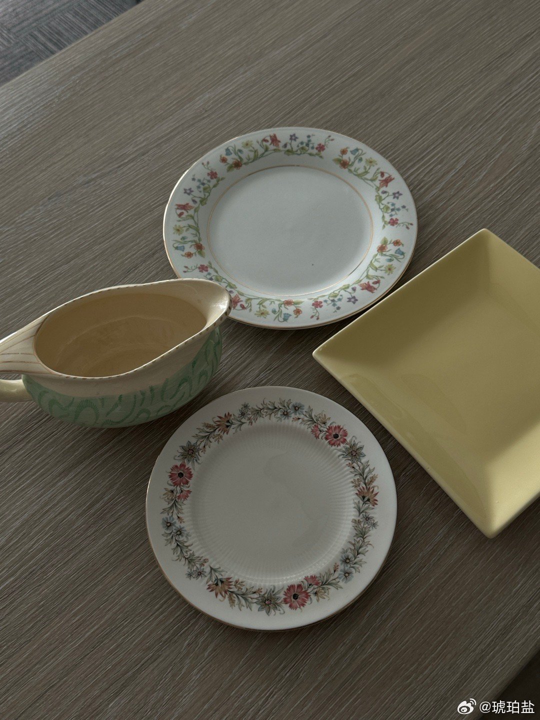 早上去采购食材，绕着学校走了一大圈。逐渐能够不看地图就知道自己身处何处了。然后偶