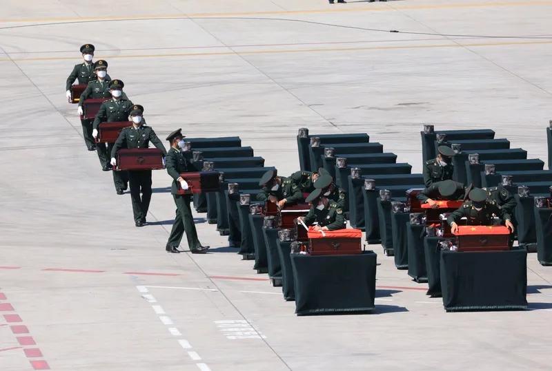 9月13日上午，第十二批在韩中国人民志愿军烈士遗骸安葬仪式在辽宁沈阳抗美援朝烈士