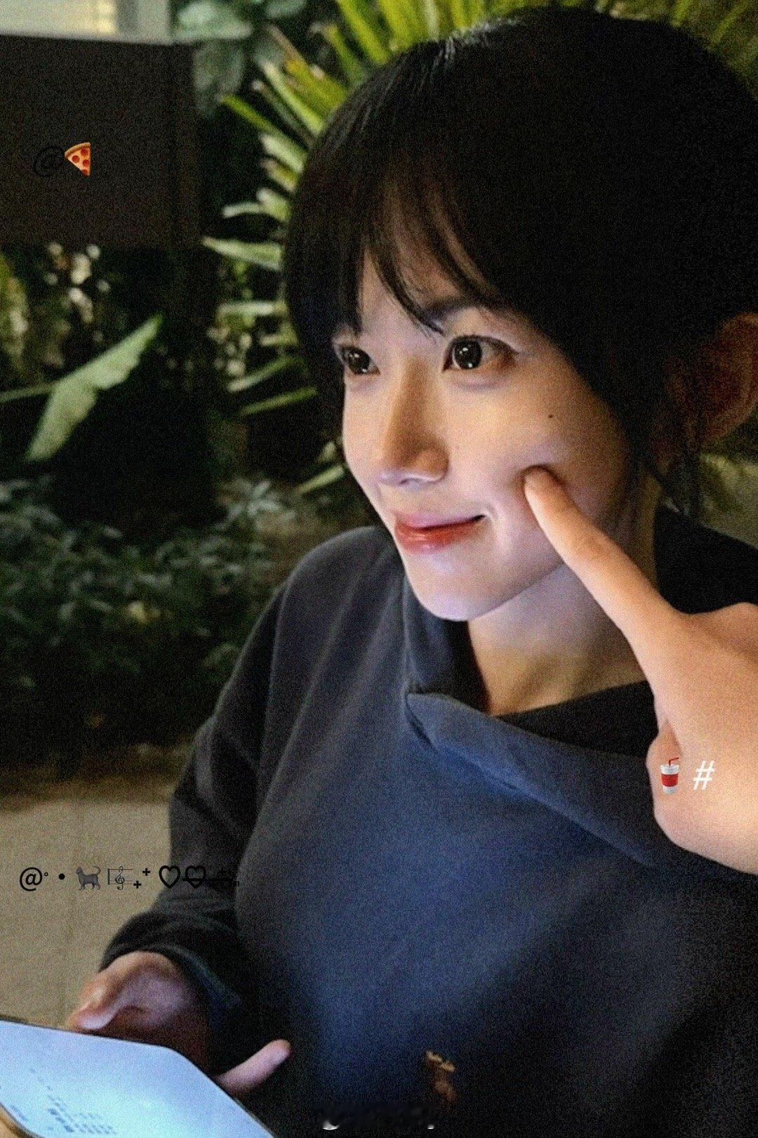 今天腊八 我要一个辣妹亲我八下 