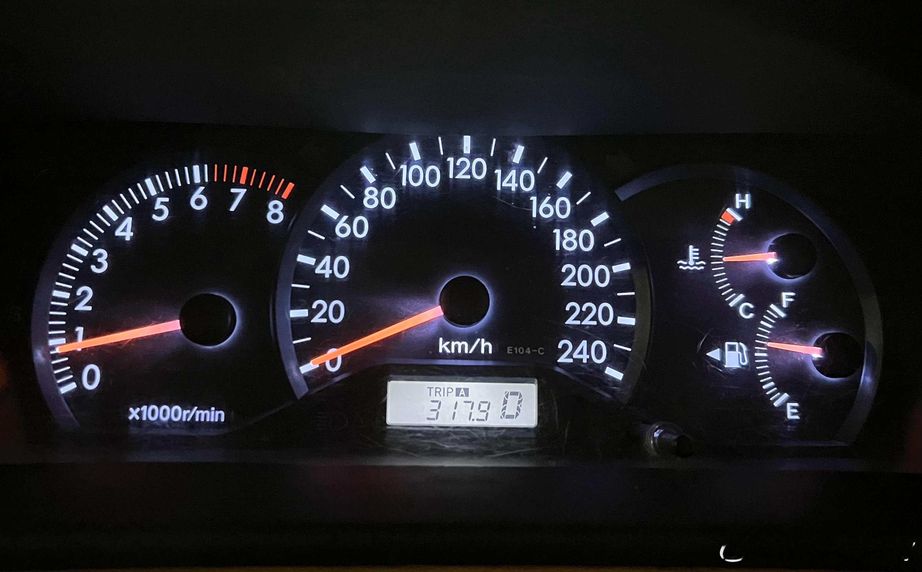 花冠好强，昨晚拿车的时候油表好像不到中线，加满加了26.45L，然后一路是大部分