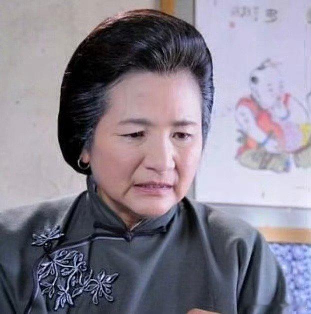 #郑佩佩[超话]##郑佩佩最后一部作品#最后一个作品让我们感受到了相当不可思议的