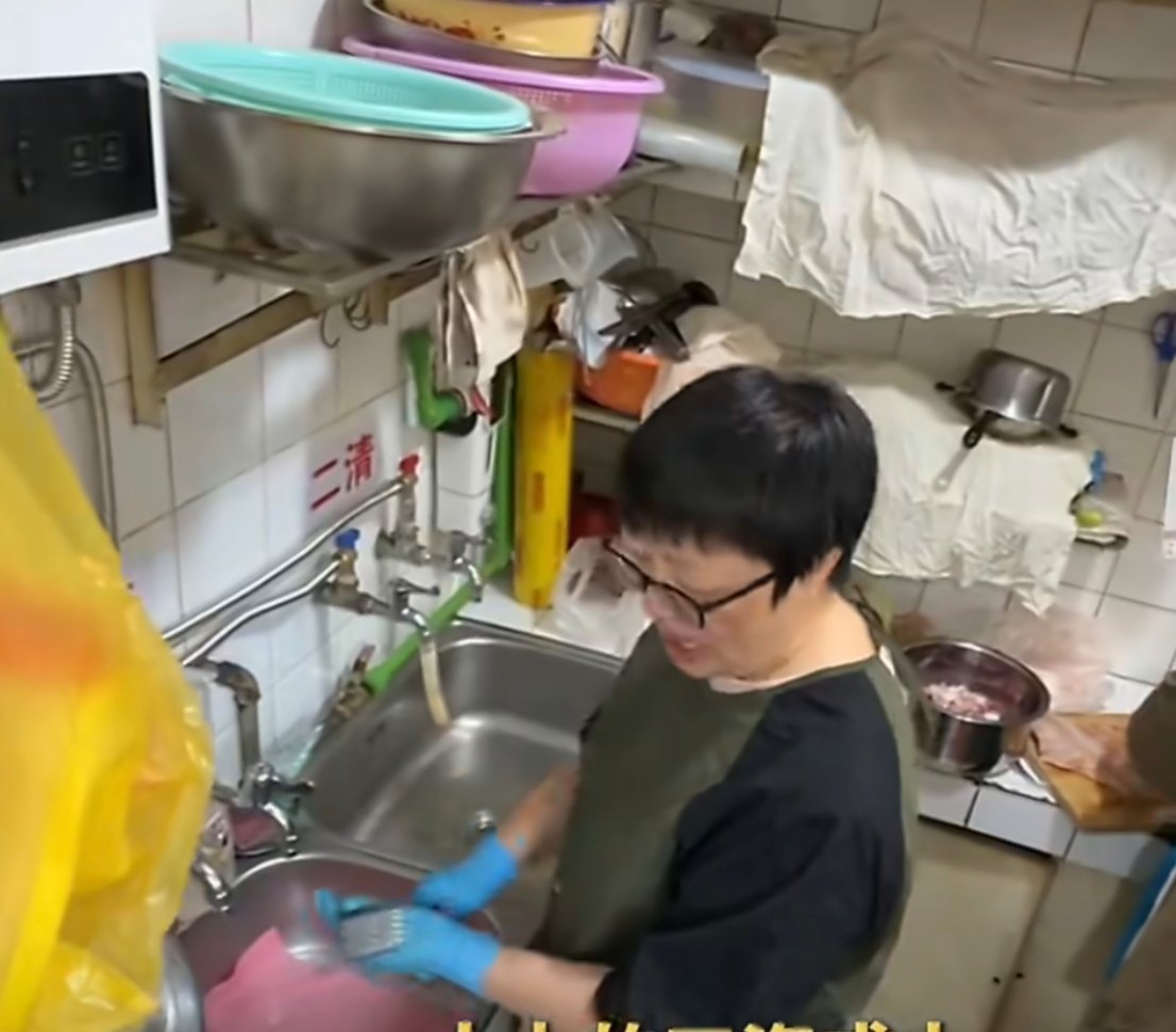 烟火气最是动人，所有人一起努力守护老店。善意互相传递，平凡的小店，也因为大家的一