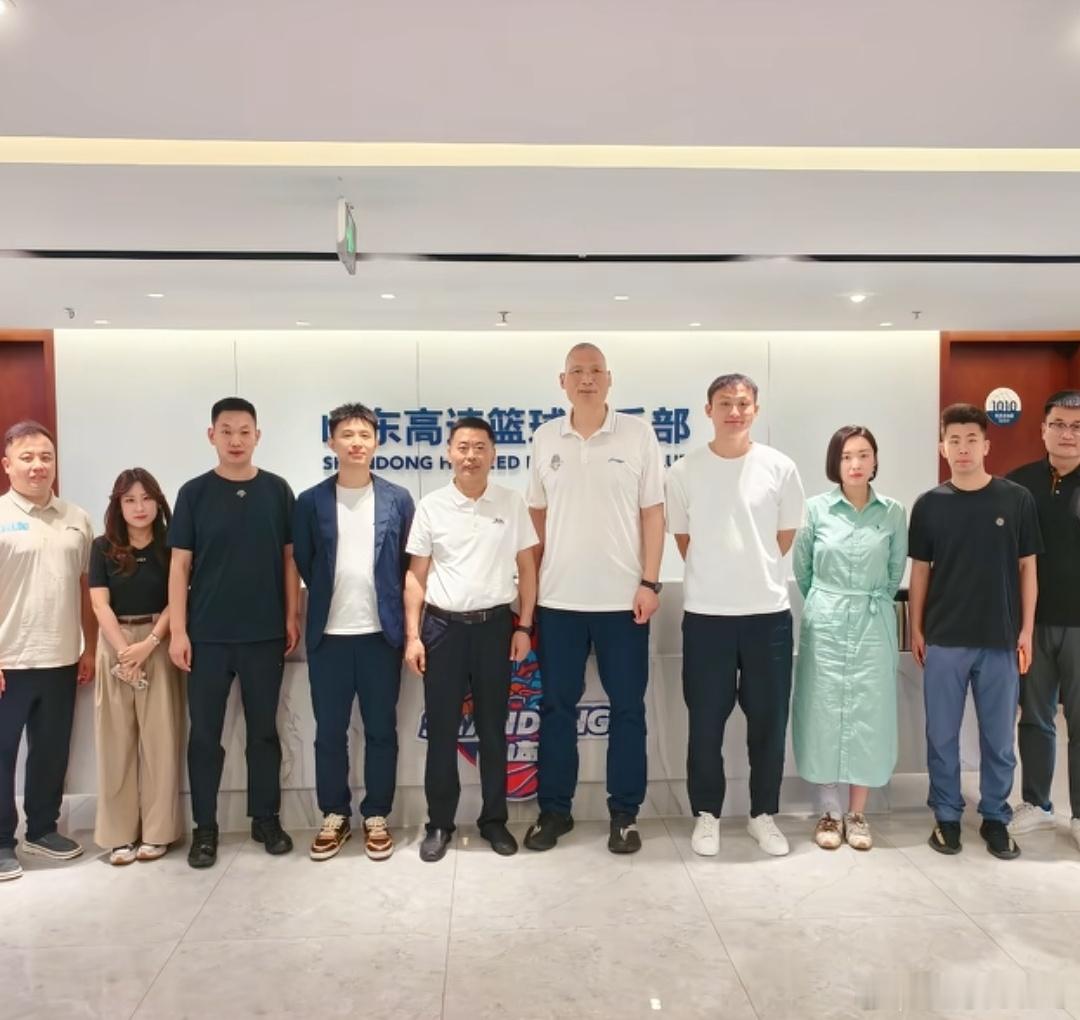山东蜜獾篮球俱乐部管理层到山东高速篮球俱乐部交流座谈，双方以此次座谈为契机，建立