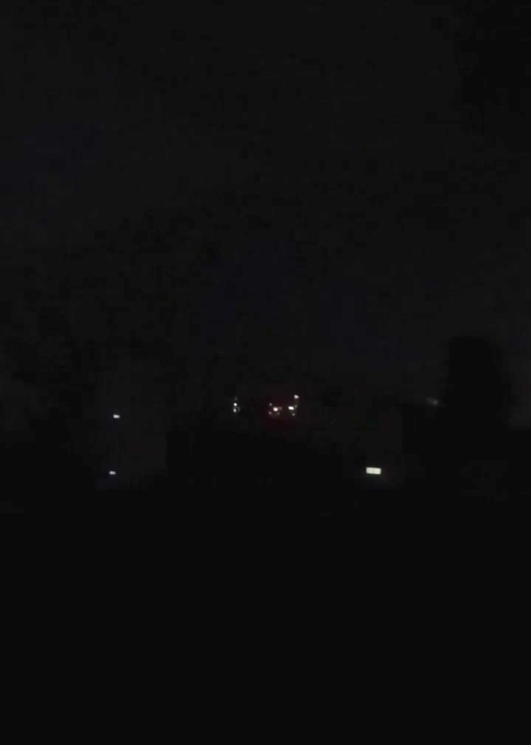 新闻快讯——阿根廷首都布宜诺斯艾利斯遭遇强热浪侵袭，全城发生大面积停电。