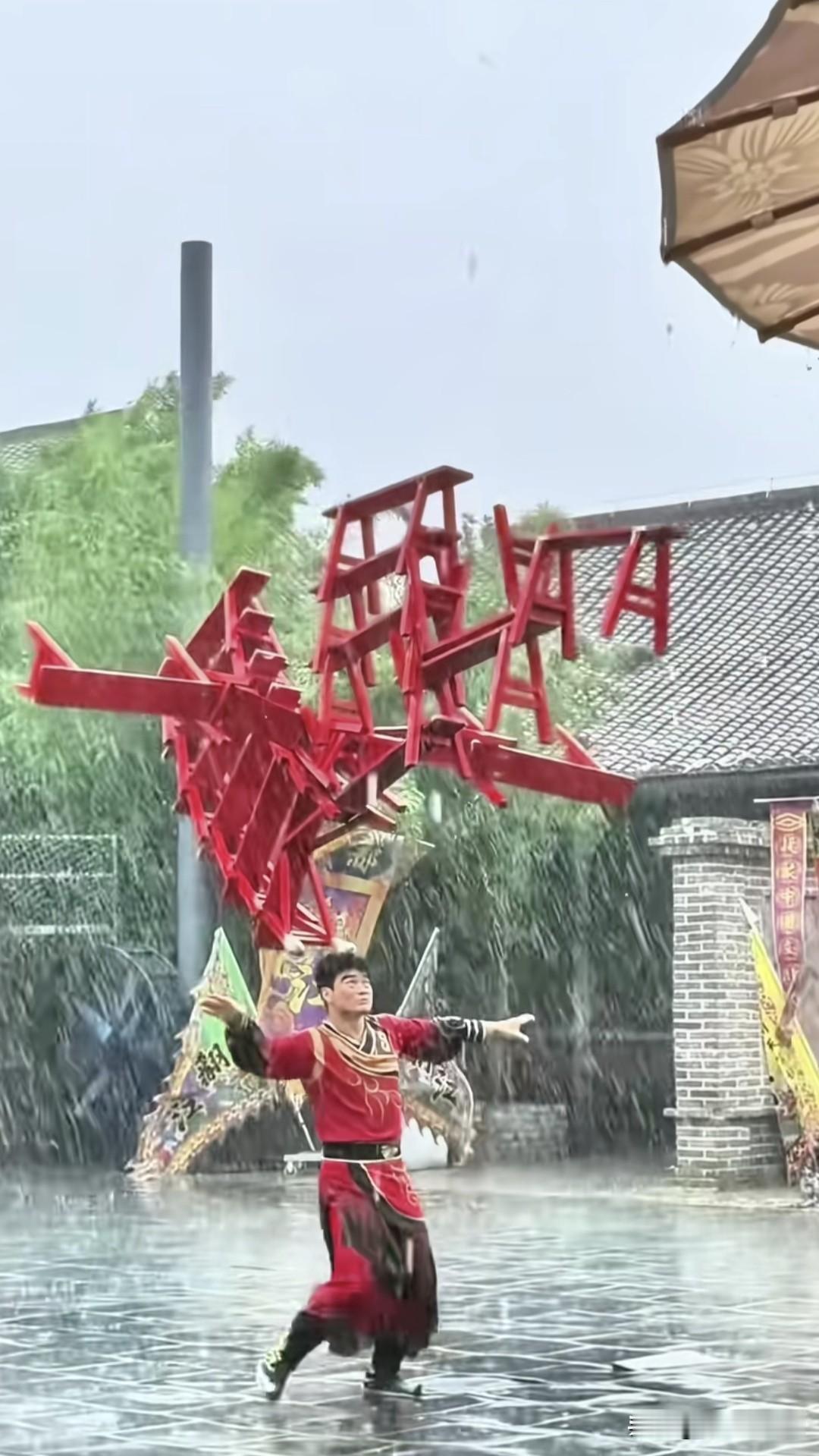 感觉开封万岁山一直在告诉大家，什么叫做有始有终，因为这两年在网上刷短视频，无论夏