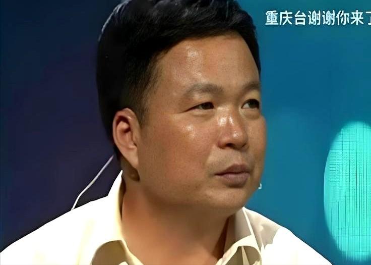 山东1女孩父亲去世，母亲瘫痪，无奈她辍学打工，1陌生男子不忍心资助她上大学，谁知