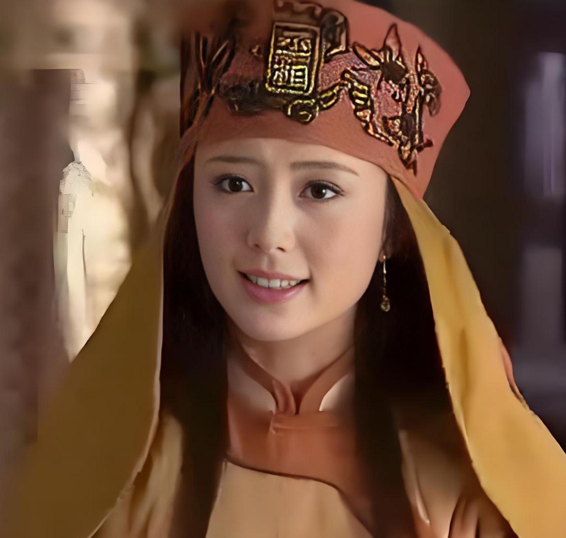 1856年秋，天京。一番云雨过后，傅善祥搂着杨秀清的脖子，悄声道：“清哥，你现在