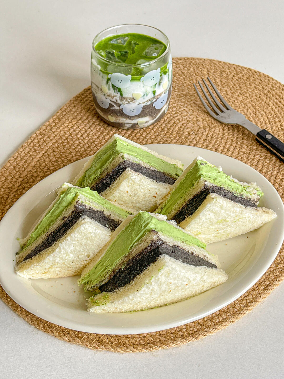 元气早餐🍞黑芝麻抹茶酸奶三明治🍽️拿铁🍵