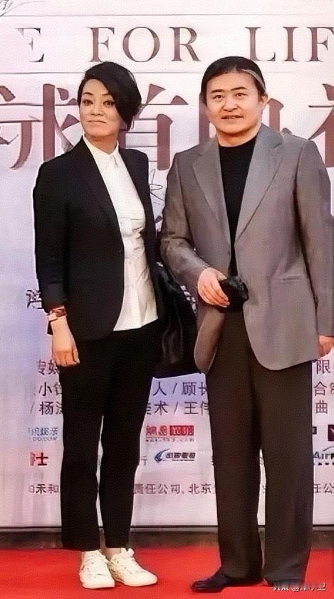 三十多年前中国歌坛上两位大哥大，大姐大三十年前的话题