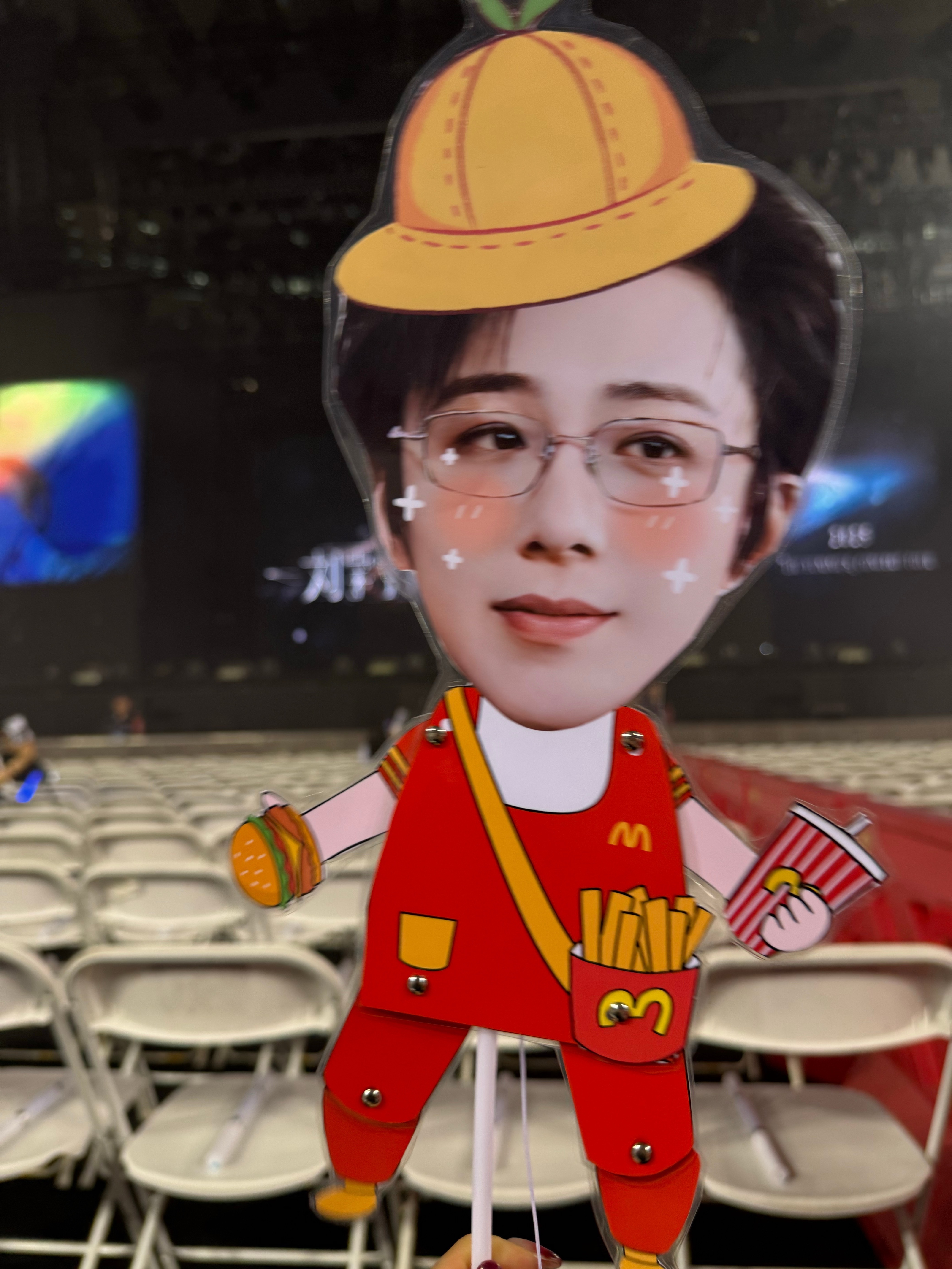 刘宇宁每根应援棒都是限定款原来真的有人，会用一场又一场的演出，把“心意”变成“新