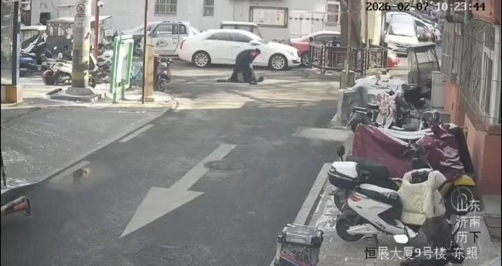 近日，济南市公安局历下分局成功破获一系列针对老年人的银行卡盗刷案件，抓获两名以“