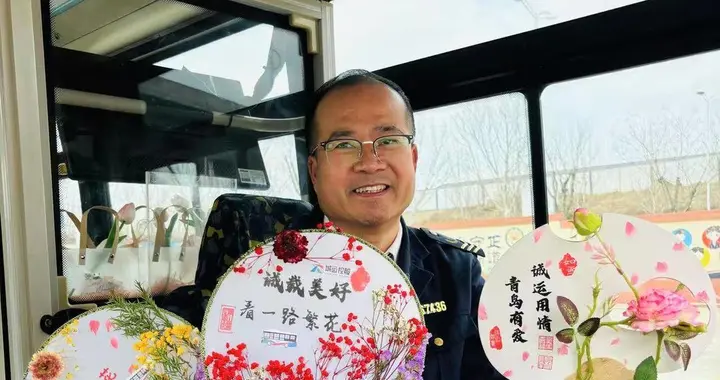 凡人歌丨抬车救人的好司机邱月山，默默守护“留守女孩”八年