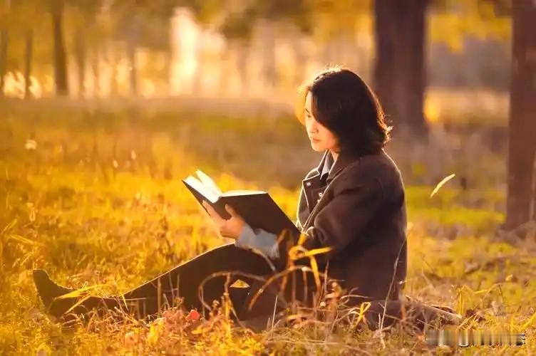 人到中年不是喜欢孤独，而是不得已而选择孤独。
1.人到中年，上有老下有小。赚钱能