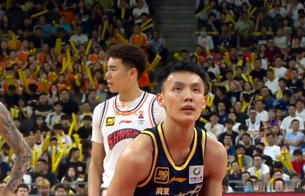 搞笑！徐杰和杜润旺相互狂吹，球迷：牛都被吹上天了。
目前，广东队正在进行集训，此
