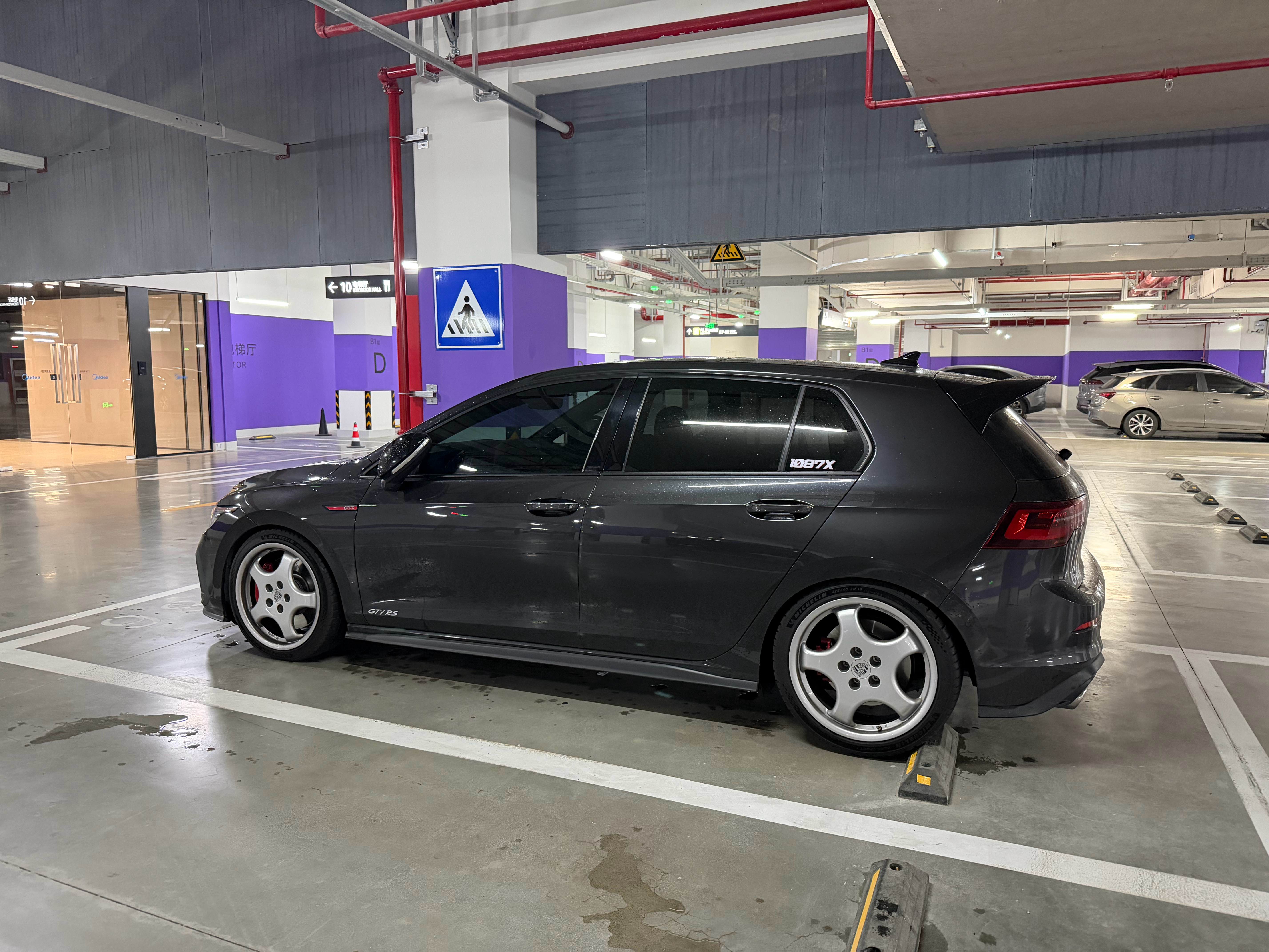 这辆GTI的轮圈很有品味