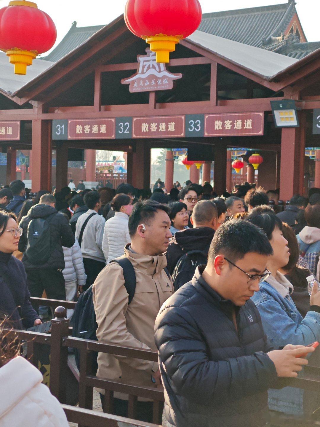 火锅店春节4天赚33.9万全给员工别人的老板4天发30多万你的老板让你过年无偿加