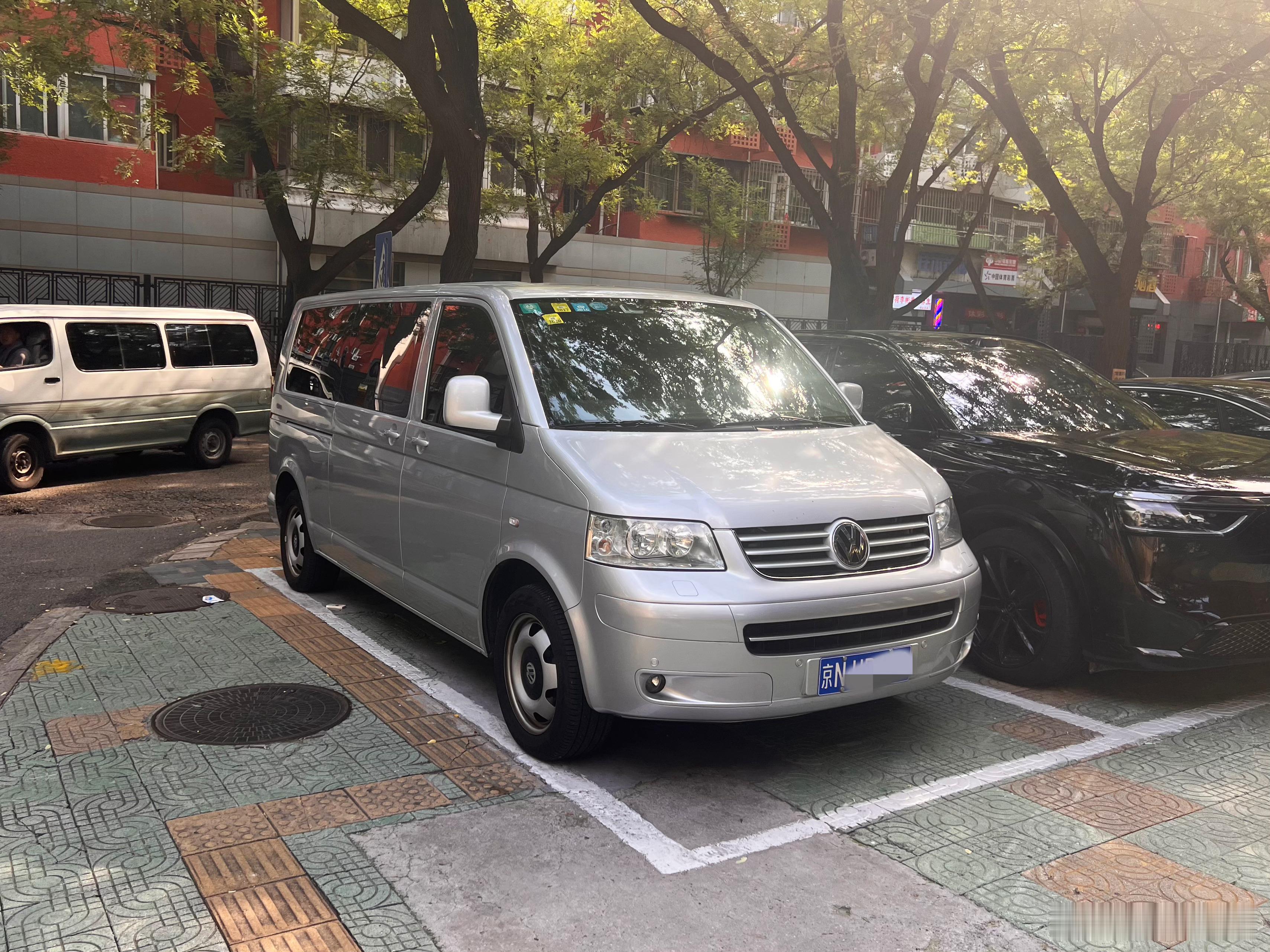 3.2 V6+6AT+钢圈的前期型大众T5 Caravelle。这个组合感觉并不