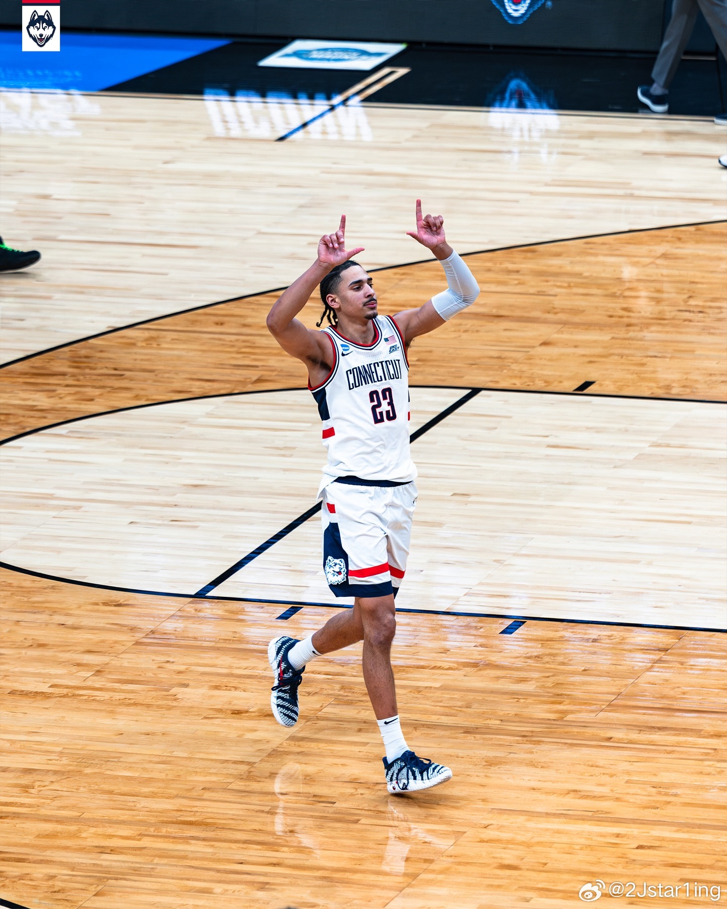 8uconnmbb