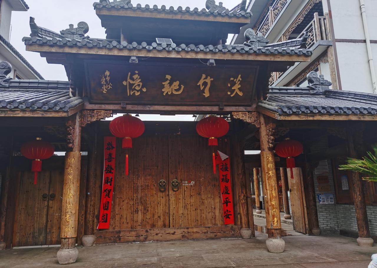 老手说生活：（1）
早晨起来，随便走走，大口呼吸着新鲜空气，天然的氧吧。
我还特