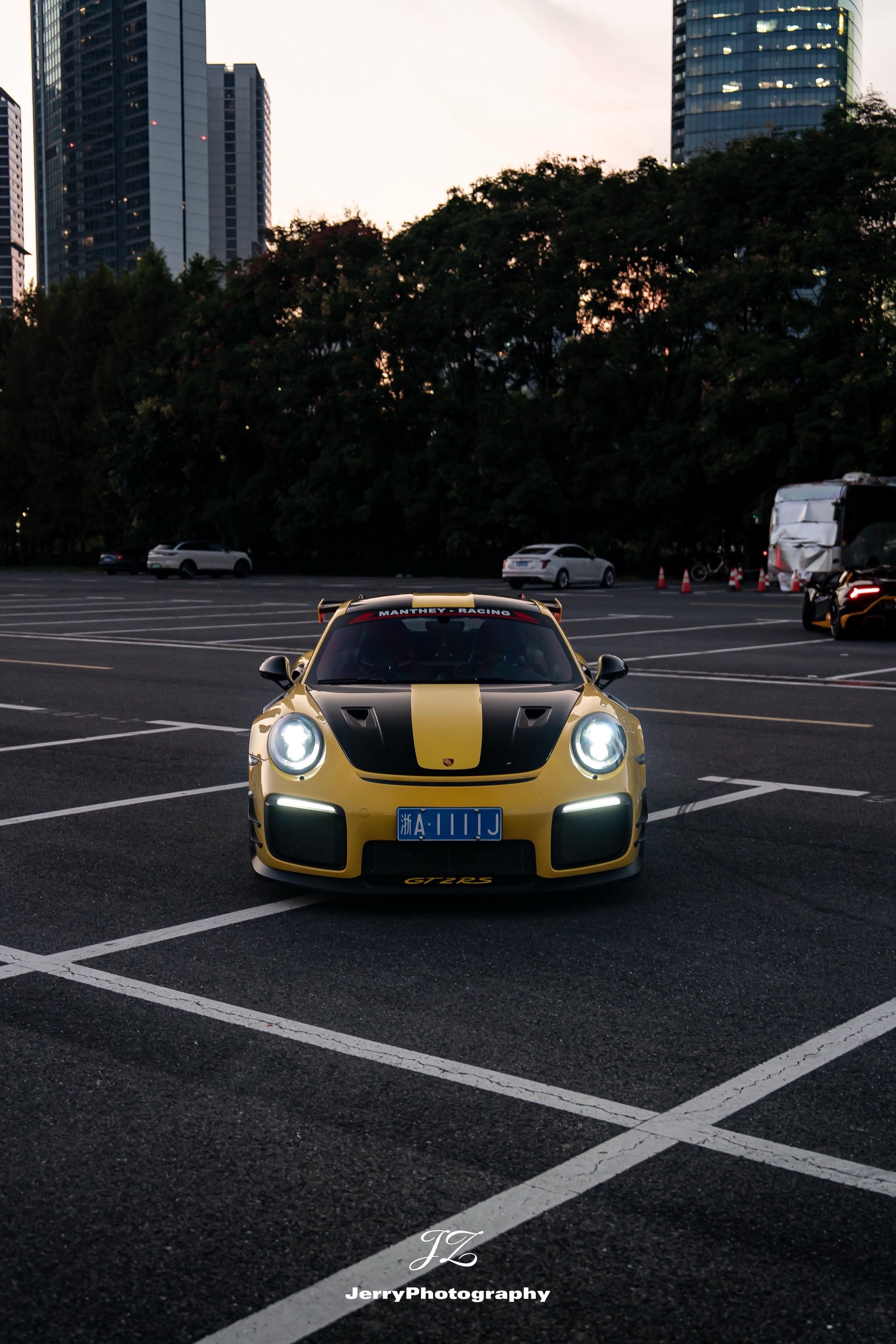 💛Porsche GT2RS MR💛。带有Manthey Raci...
