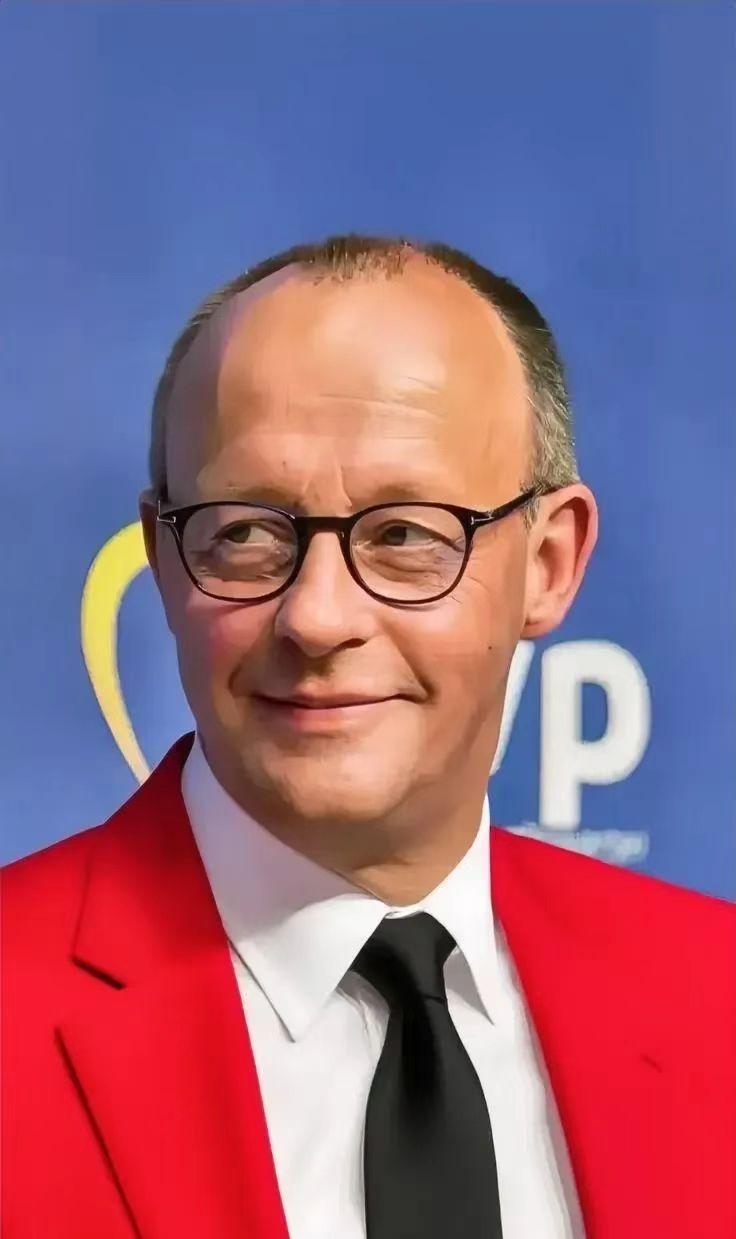 德国总理公开表态:
12月2日，德国总理默茨1日公开表态，反对给乌克兰“强加和平