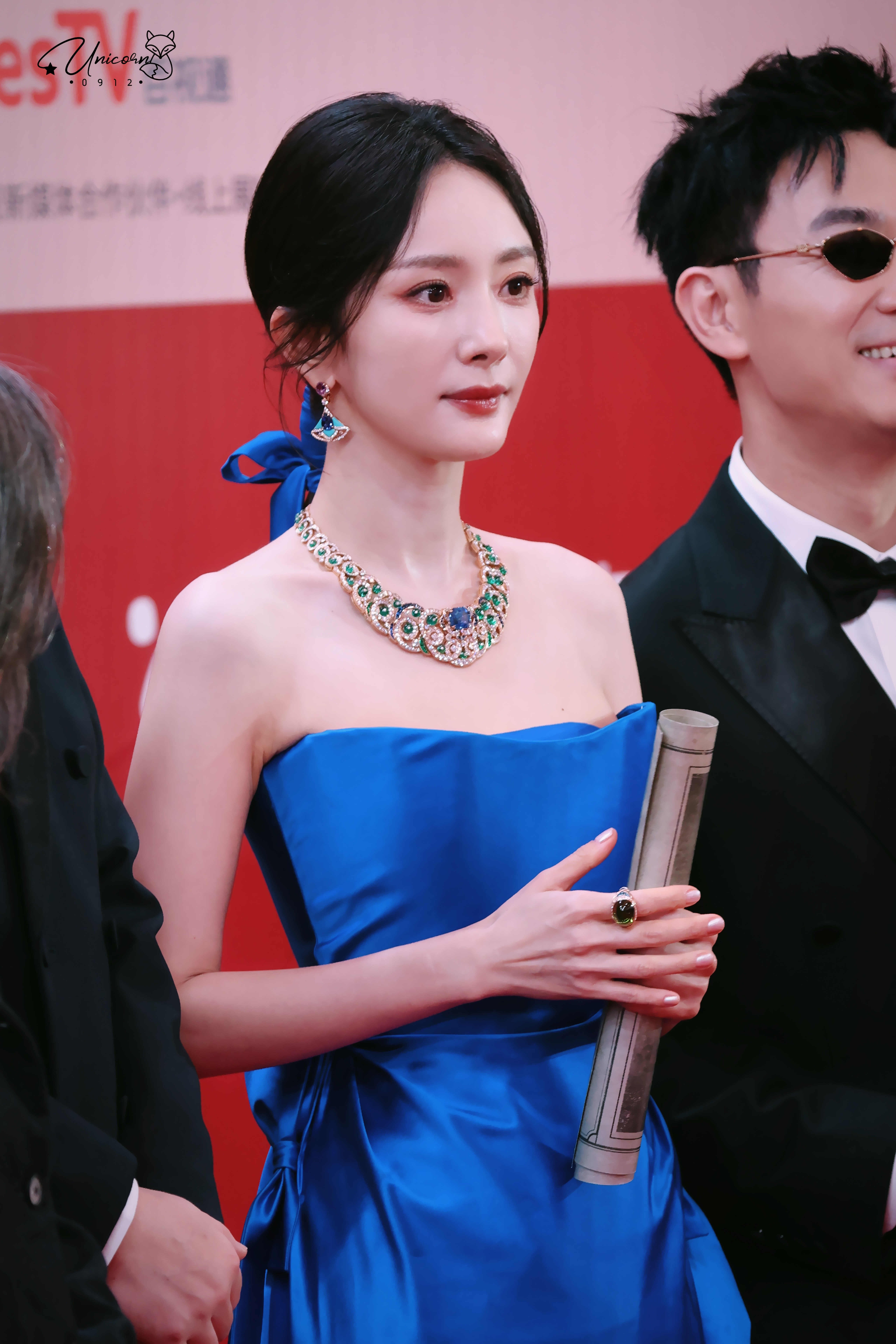 杨幂 五官精致得如同精心雕琢的艺术品，每一个角度都美得让人移不开眼，真的是颜值天