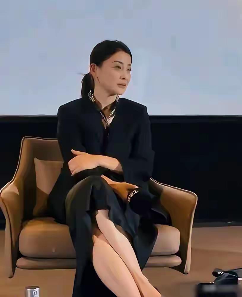 这位美女你们吗？
她的名字叫做梅婷，和周涛很像，一眼就能看出来她的福气之相
她的