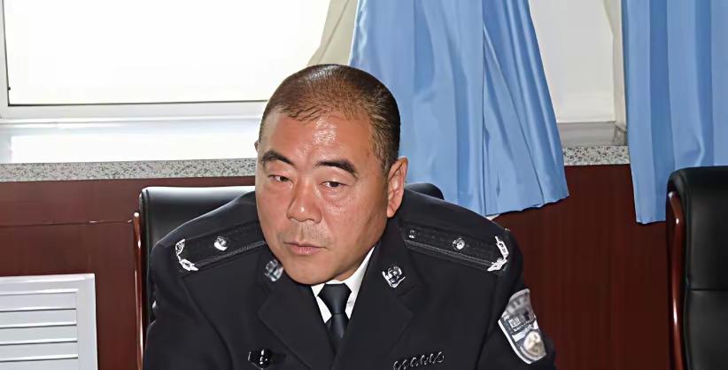 这是呼格吉勒图案原专案组组长、呼和浩特市公安局原副局长冯志明，他数罪并罚判处有期