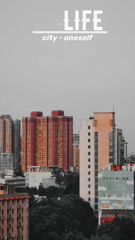 讨厌的城市生活

暮岁之人身力衰，
天地保供能量来。
青山绿水城池外，
满目皆为
