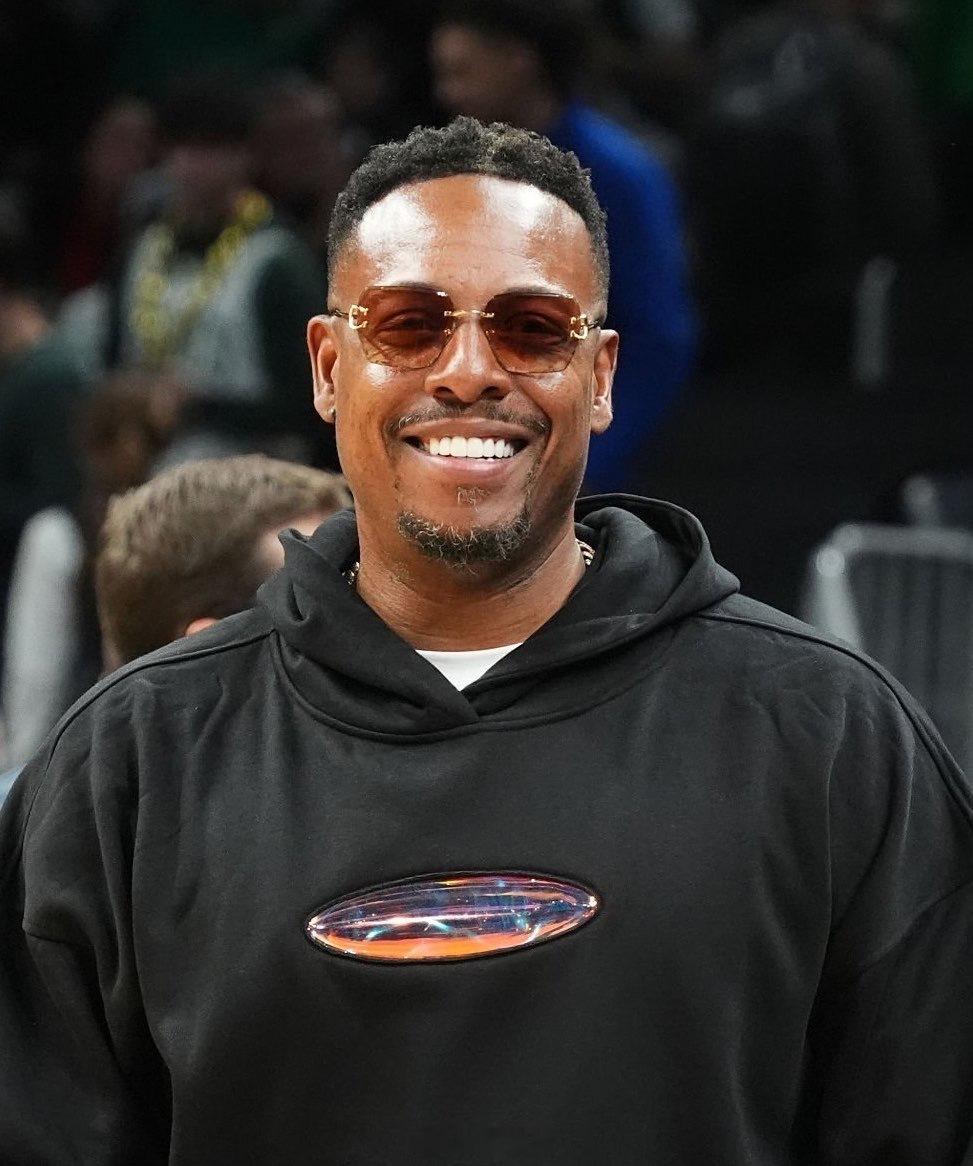 TMZ报道，皮尔斯承认了一个俩月的私生子，女方要求他提供每月2.9万美元的抚养费