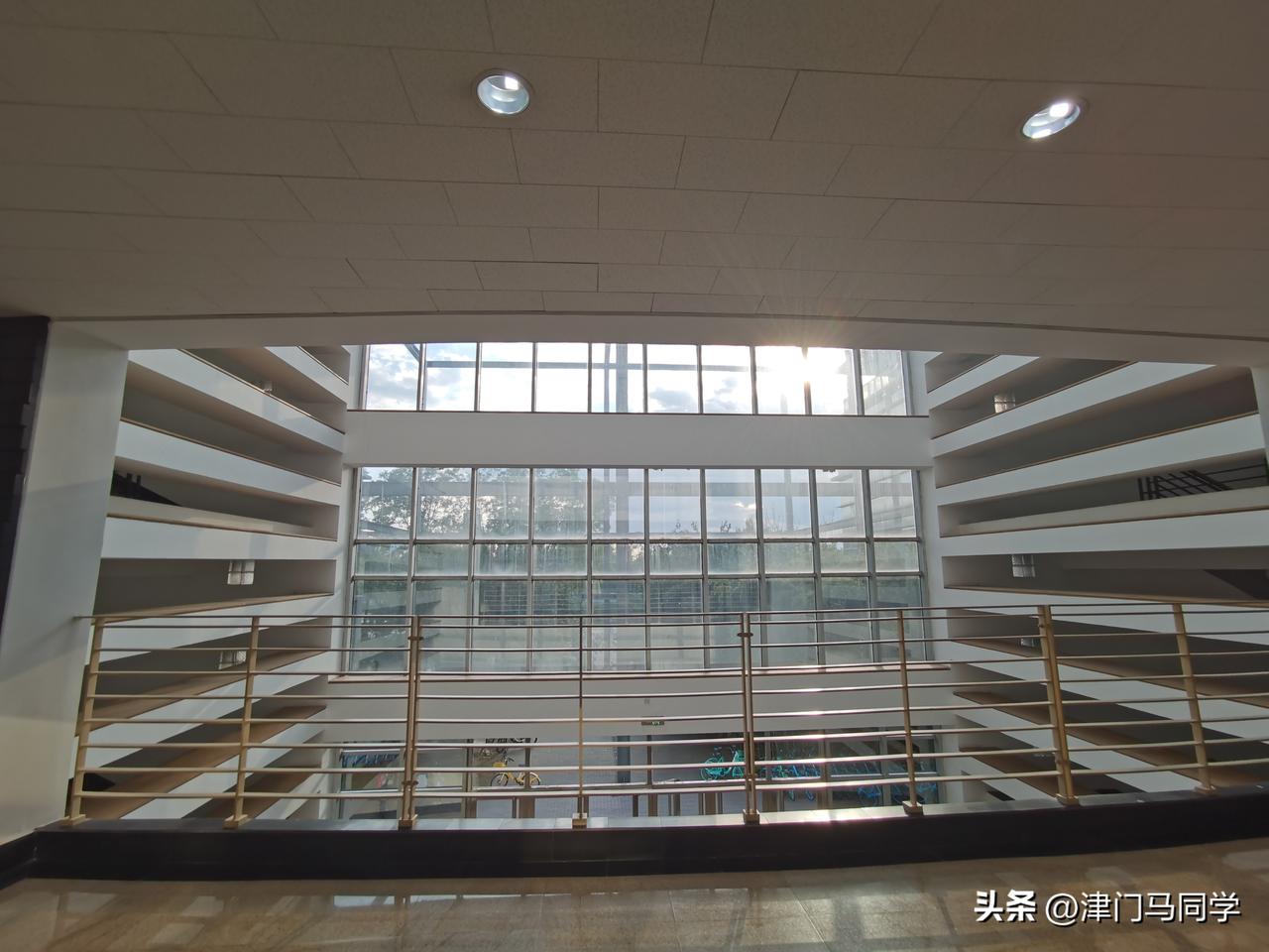 在央企工作月薪1万4的朋友也打算考公了

我这个朋友从毕业到现在从未有过考公的打